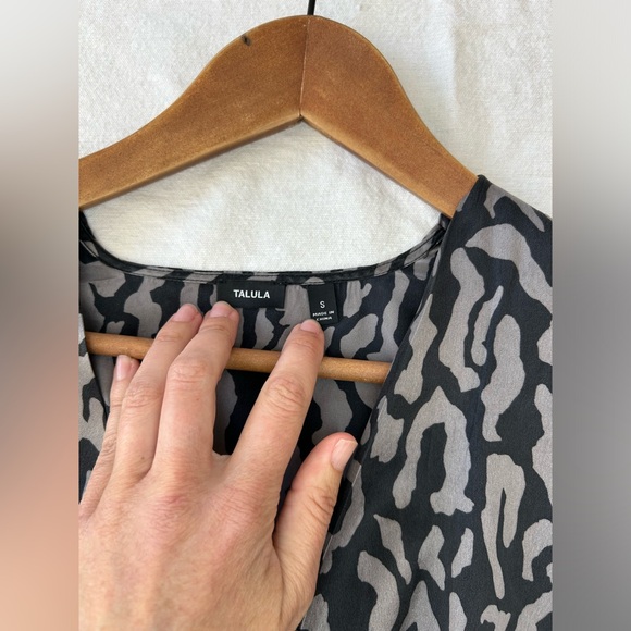 Aritzia Talula Silk Blouse - Picture 3 of 10